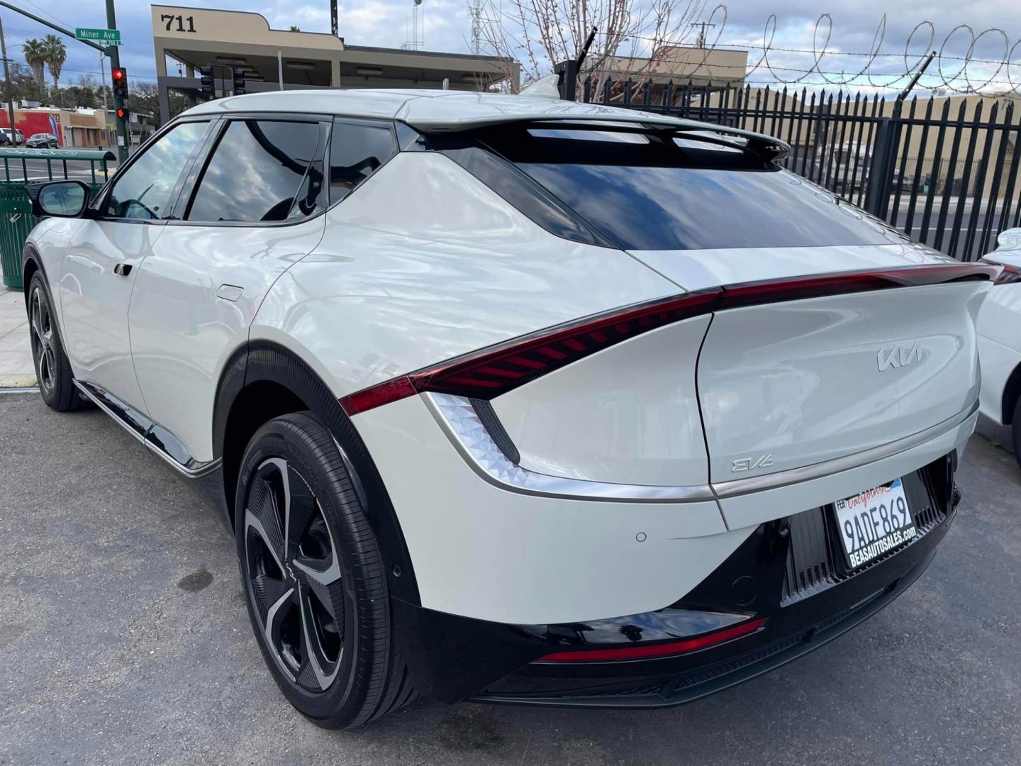 2022 GLACIER /BLACK/DEEP GREEN TWO-TONE Kia EV6 GT-Line (KNDC3DLCXN5) , located at 744 E Miner Ave, Stockton, CA, 95202, (209) 944-5770, 37.956863, -121.282082 - PLUS TAXES AND FEES - Photo#10